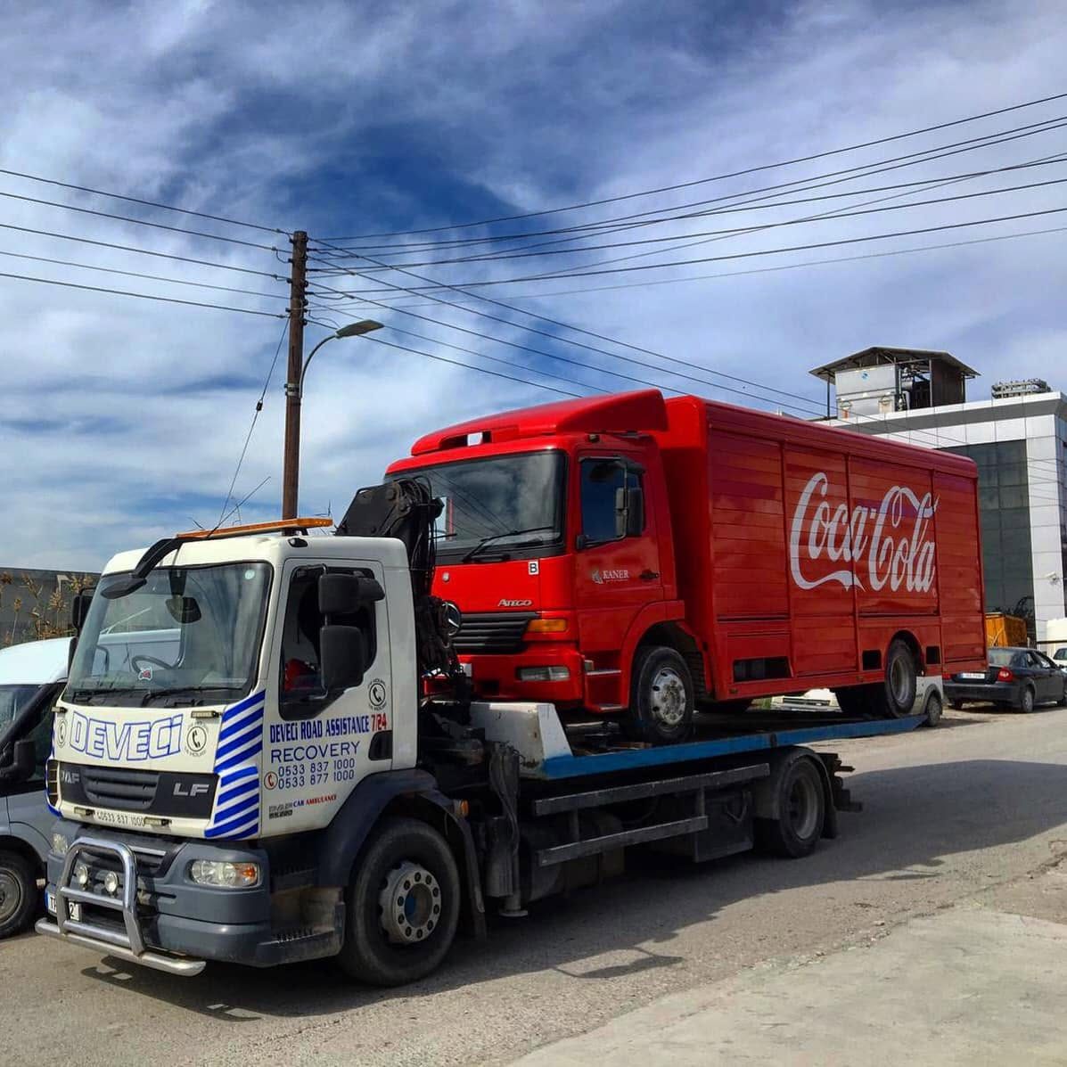 Ağır ticari araç taşıyan Deveci kurtarıcı