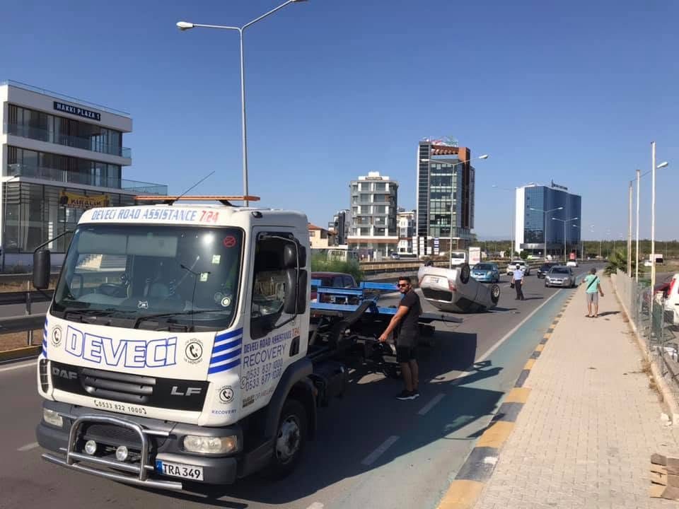 Lefkoşa yolunda Deveci oto çekici aracı